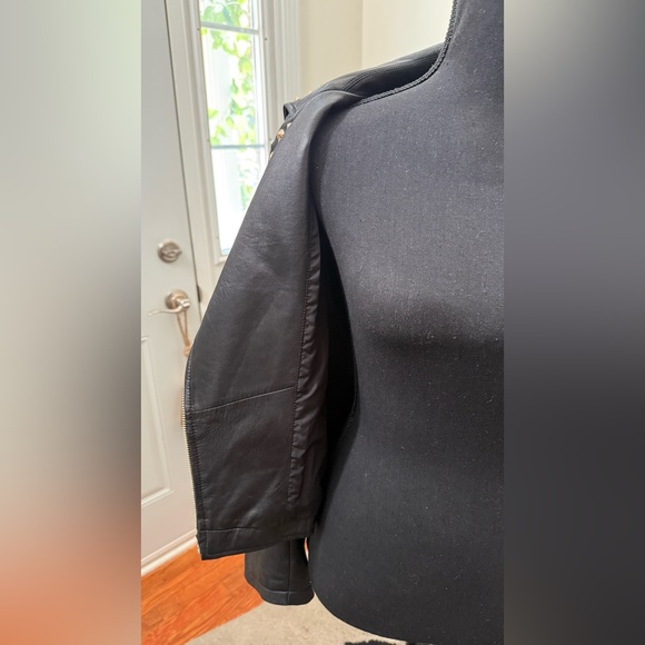 FOREVER 21 LEATHER STUDDED JACKET ♥︎
• RARE PIECE • GOLD SPIKES • QUALITY • - Picture 8 of 12